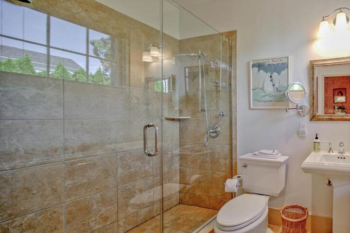 Captain Morse House - Luxury Waterfront, Town, & Beaches - 5 stars