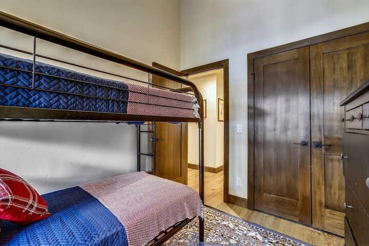 Room 15 of 43
