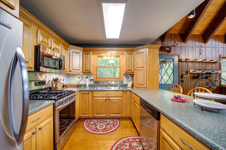 Robbinsville Vacation Rental w / Covered Balcony