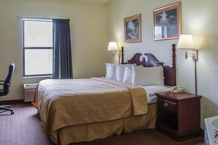 Room 7 of 18