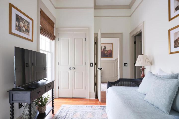 111 Waldburg street Beautifully Renovated Historic 5 bedroom 5 bath