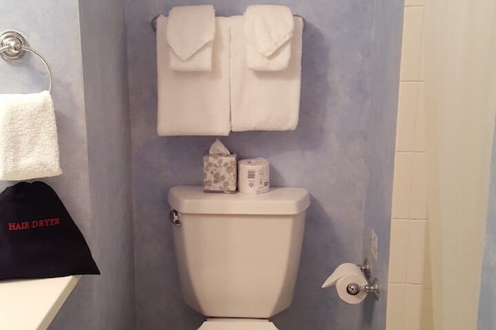 Room 8 of 13