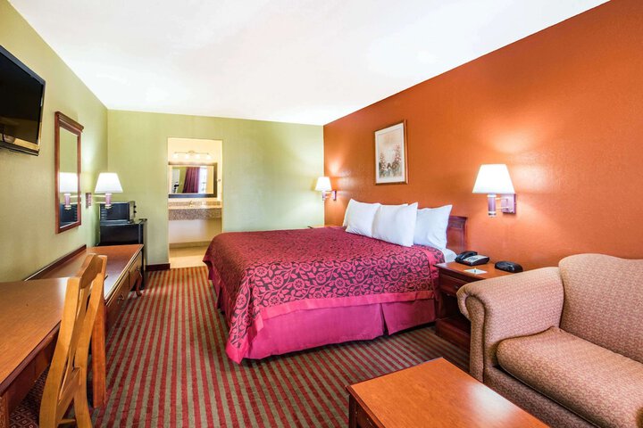 Room 10 of 17