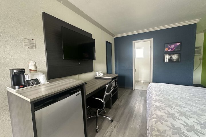 Room 28 of 34