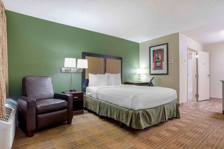 Room 32 of 42