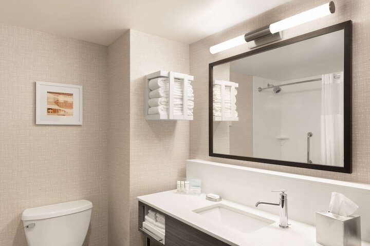 Hampton Inn & Suites St. Charles Old Town Area