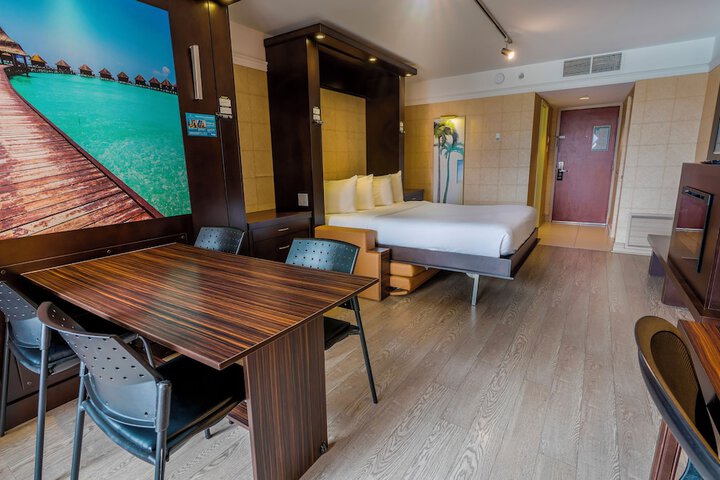 Room 27 of 109
