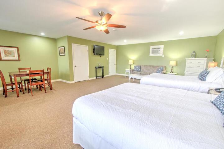 East Shore Lodging