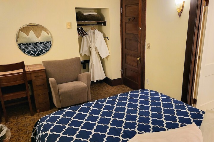 Room 21 of 44