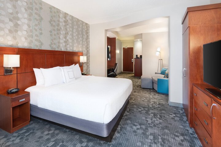 Room 32 of 43
