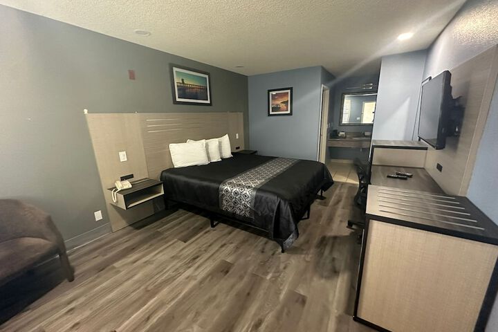 Room 12 of 37