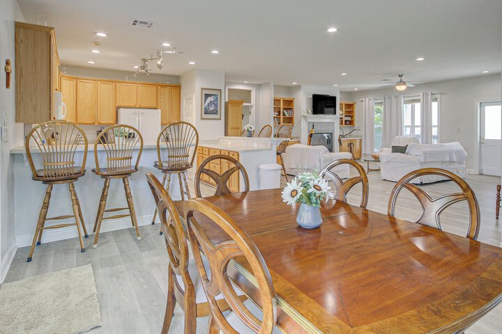 Waveland Vacation Rental - Walk to the Beach!