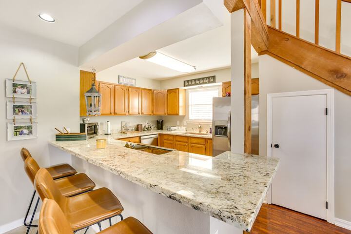Bayou Bliss: Barataria Waterfront Getaway w / Dock!