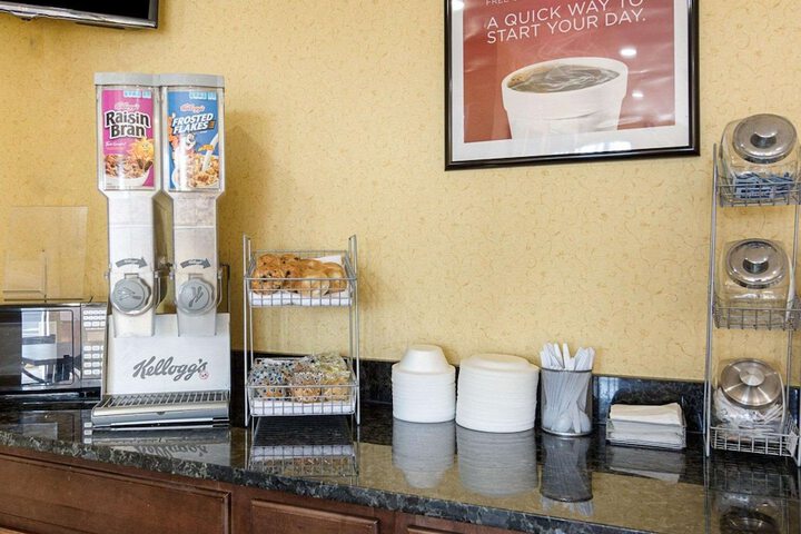 Breakfast/Coffee Service 25 of 27