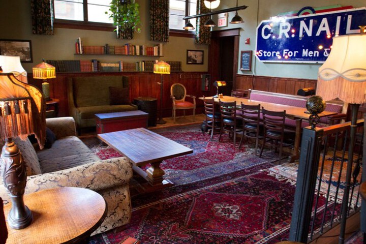 Lounge 39 of 44