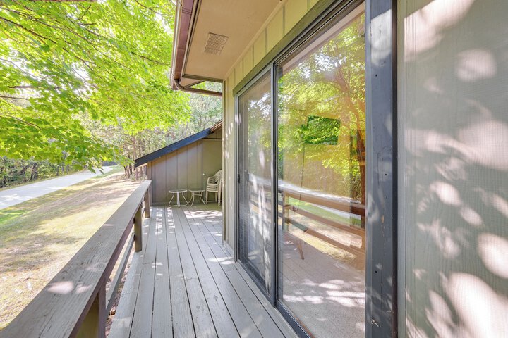 Bella Vista Townhome w / Deck Near Back 40 Trail!