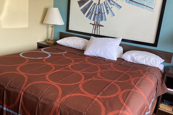 Super 8 by Wyndham Midwest City OK