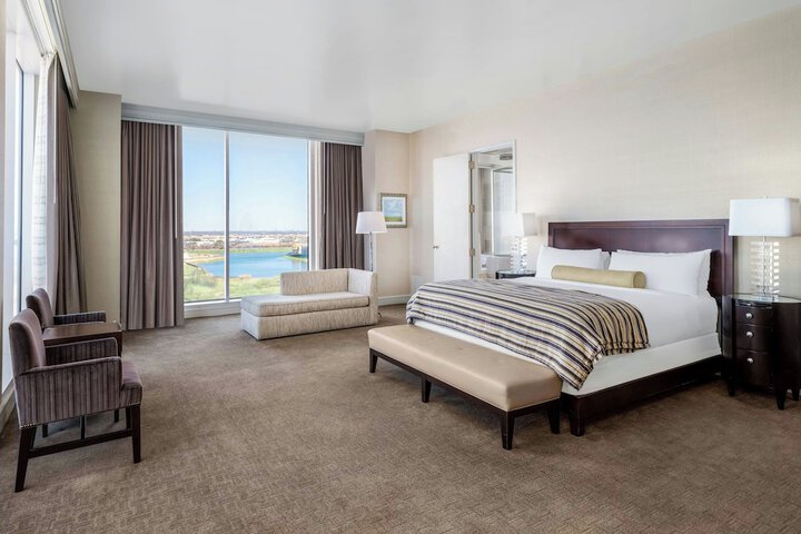 Renaissance Dallas North Hotel