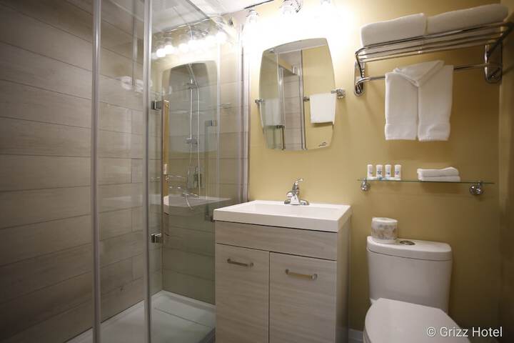 Room 5 of 13