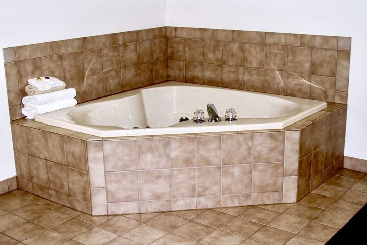 Hot Tub 16 of 16