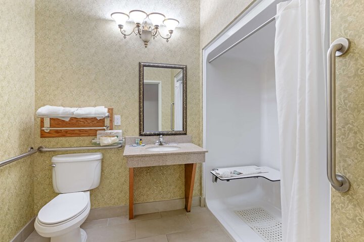 Best Western Plus Bradbury Inn & Suites