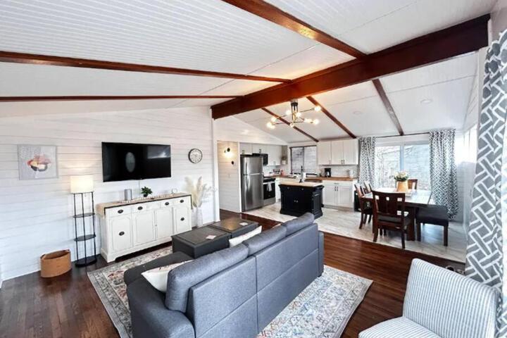 8th Street Haven - 3 bedroom House in DT Hamilton