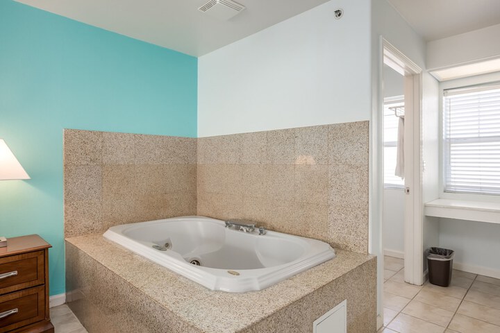 Pacifica Beach Hotel