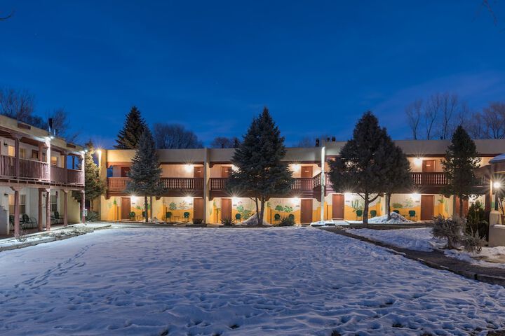 El Pueblo Lodge
