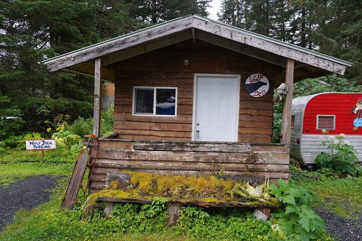 Nauti Otter Inn and Yurt Village