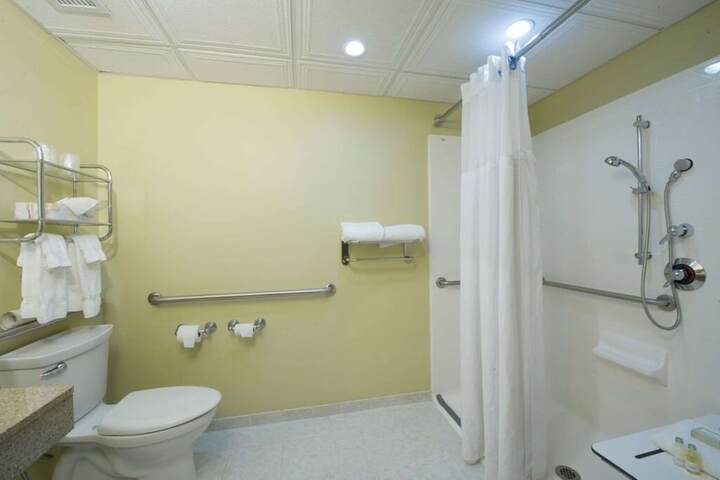 Room 34 of 48