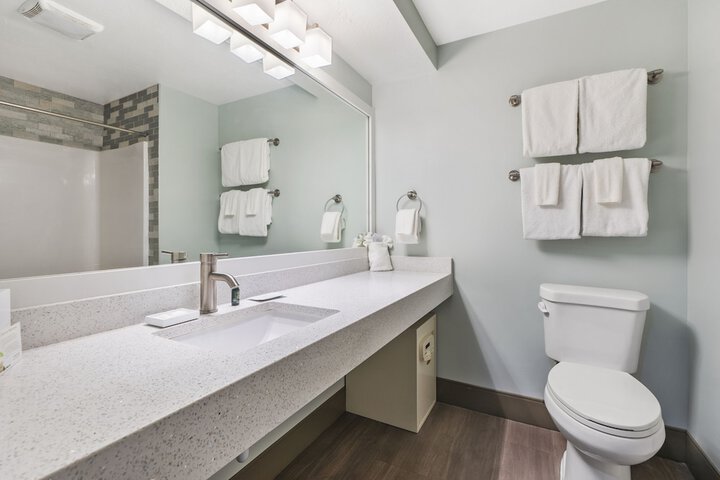 Cherry Tree Inn & Suites