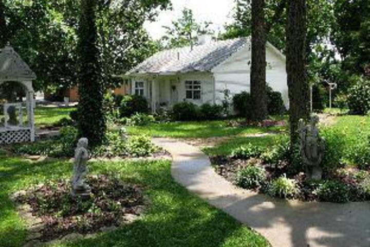 THE DICKEY HOUSE BED & BREAKFAST