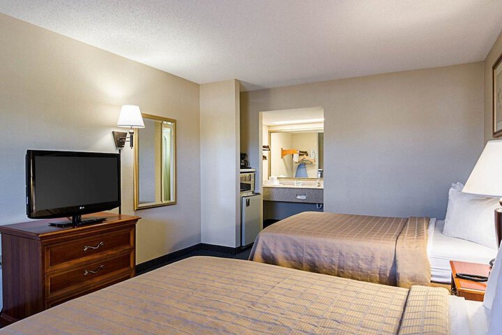 Room 8 of 30