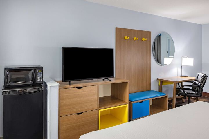 Room 11 of 26