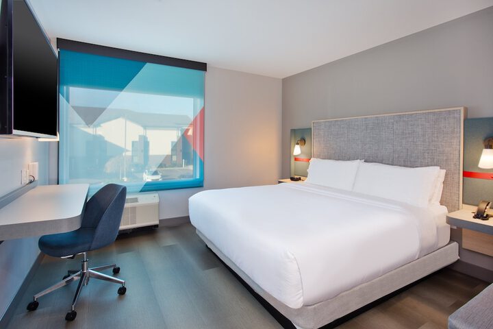 avid hotel Detroit Warren by IHG