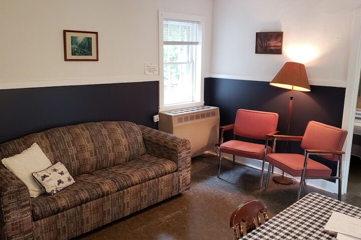 Room 37 of 215