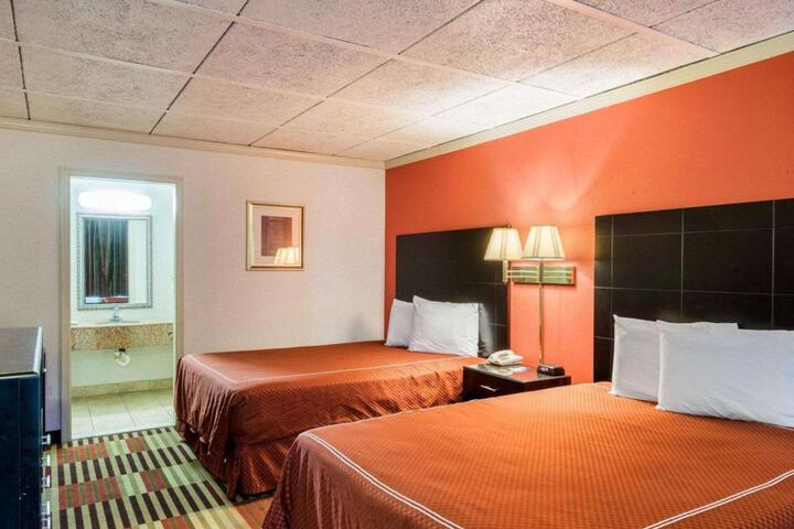 Rodeway Inn University