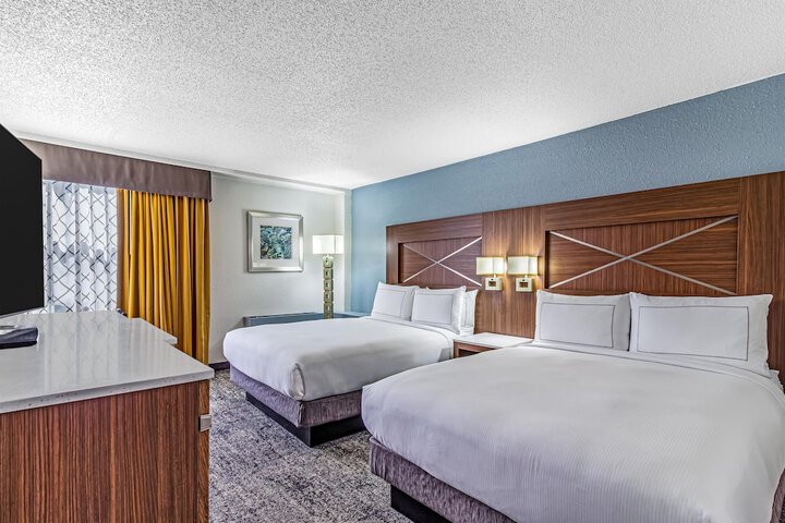 DoubleTree by Hilton Milwaukee Downtown