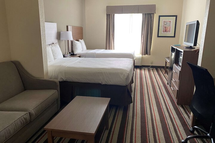Room 10 of 16