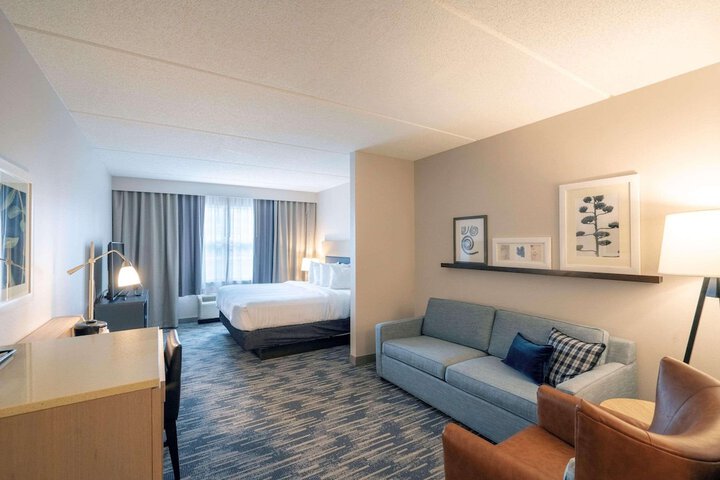 Country Inn & Suites by Radisson State College (Penn State Area), PA
