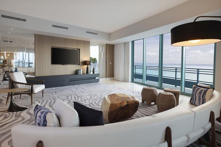 Signia by Hilton Diplomat Beach Resort