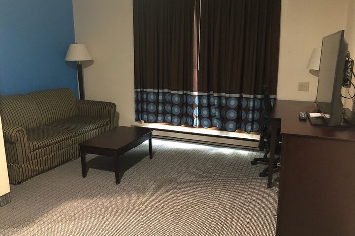 Room 5 of 10