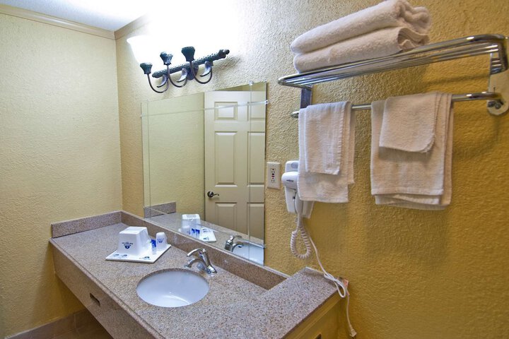 Room 14 of 34