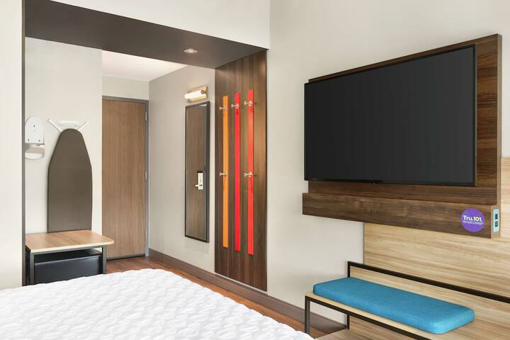 Room 17 of 34