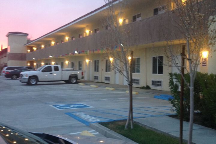 America Inn & Suites