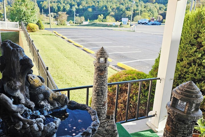 Super 8 by Wyndham Hillsville