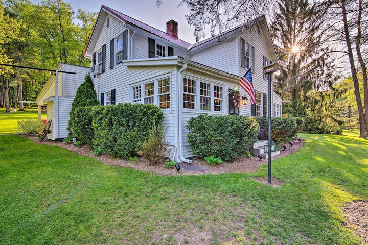 3-acre Lodge w / Snowmobile & Four-wheeling Trails
