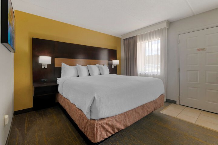 Room 9 of 33