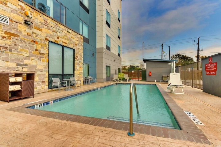 Pool 12 of 68