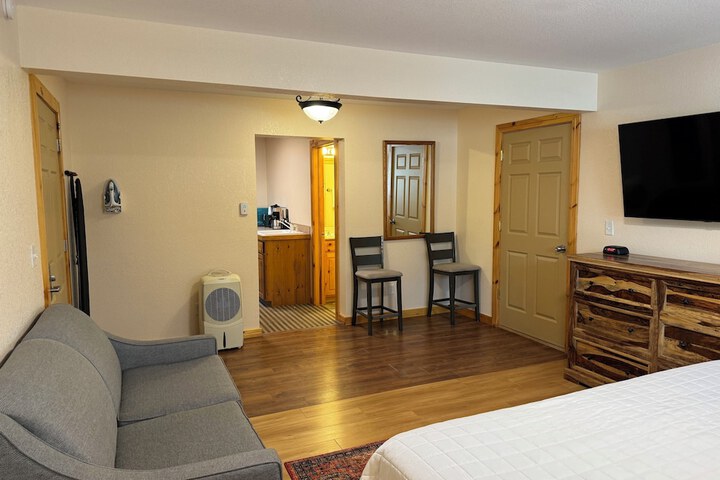 Room 82 of 242